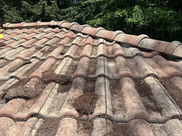 鳴沢村　棟瓦積み直し